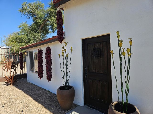 534 MISSION Avenue NE, Albuquerque, NM 87107