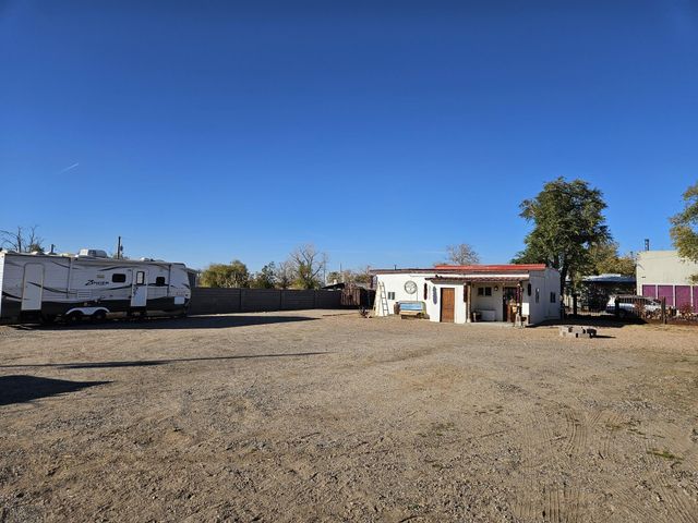534 MISSION Avenue NE, Albuquerque, NM 87107