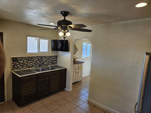 534 MISSION Avenue NE, Albuquerque, NM 87107