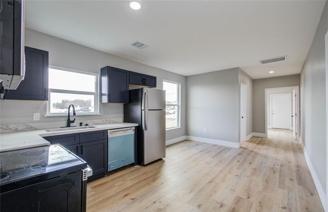 114 S Iowa Street, La Porte, TX 77571