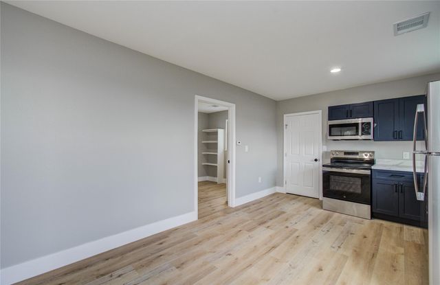 114 S Iowa Street, La Porte, TX 77571