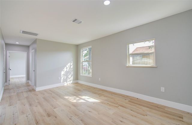 114 S Iowa Street, La Porte, TX 77571