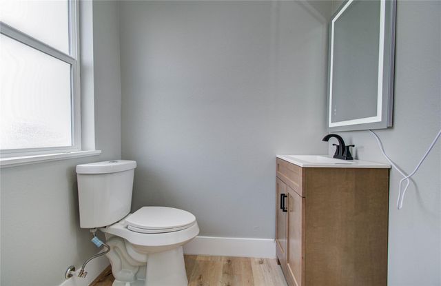 114 S Iowa Street, La Porte, TX 77571