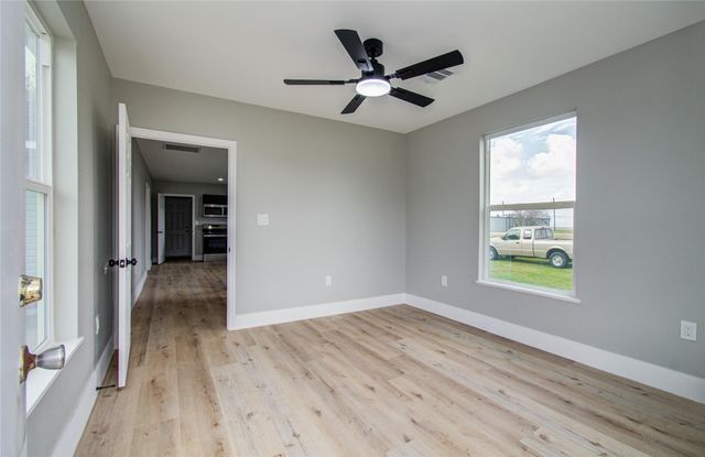 114 S Iowa Street, La Porte, TX 77571