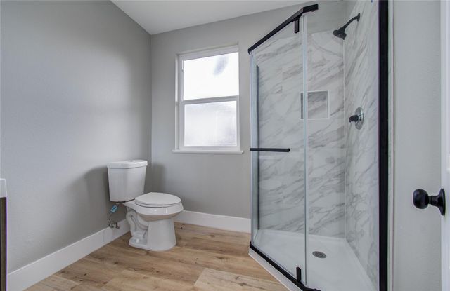 114 S Iowa Street, La Porte, TX 77571