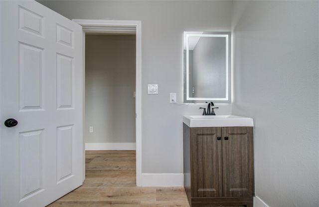 114 S Iowa Street, La Porte, TX 77571