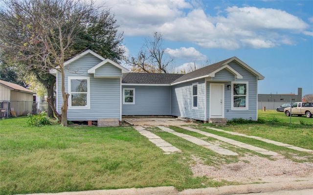 114 S Iowa Street, La Porte, TX 77571