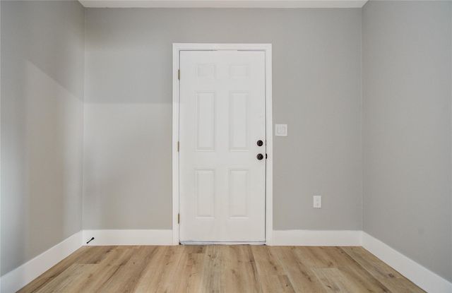 114 S Iowa Street, La Porte, TX 77571