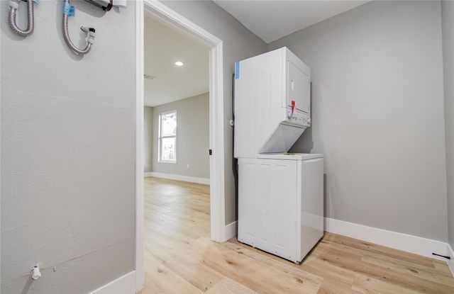 114 S Iowa Street, La Porte, TX 77571