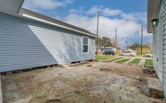 114 S Iowa Street, La Porte, TX 77571