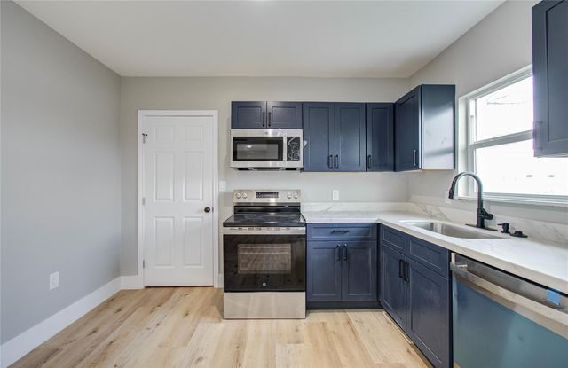 114 S Iowa Street, La Porte, TX 77571