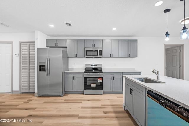 47 HUTCHINSON Road, Jacksonville, FL 32220