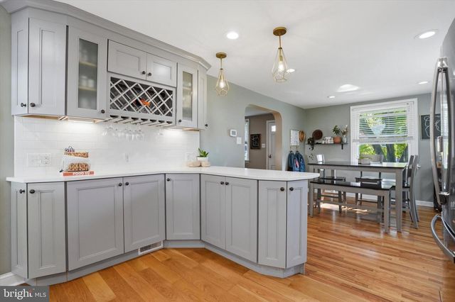 2621 ASHWOOD DR, Havertown, PA 19083