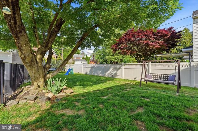 2621 ASHWOOD DR, Havertown, PA 19083