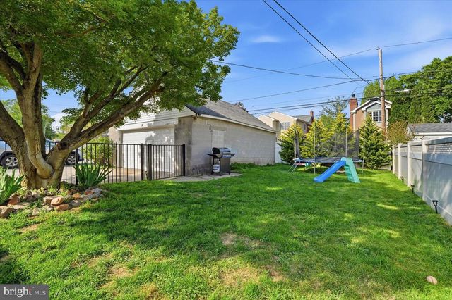 2621 ASHWOOD DR, Havertown, PA 19083