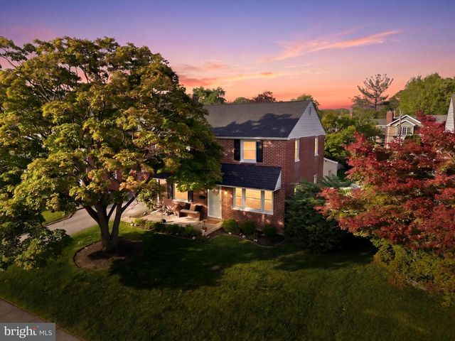 2621 ASHWOOD DR, Havertown, PA 19083