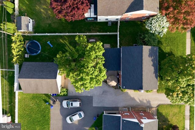 2621 ASHWOOD DR, Havertown, PA 19083
