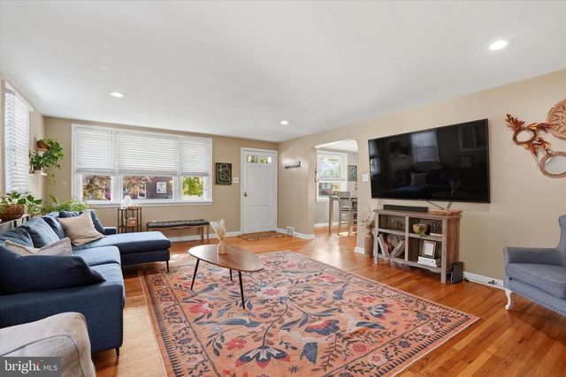 2621 ASHWOOD DR, Havertown, PA 19083