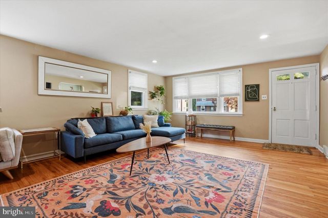 2621 ASHWOOD DR, Havertown, PA 19083