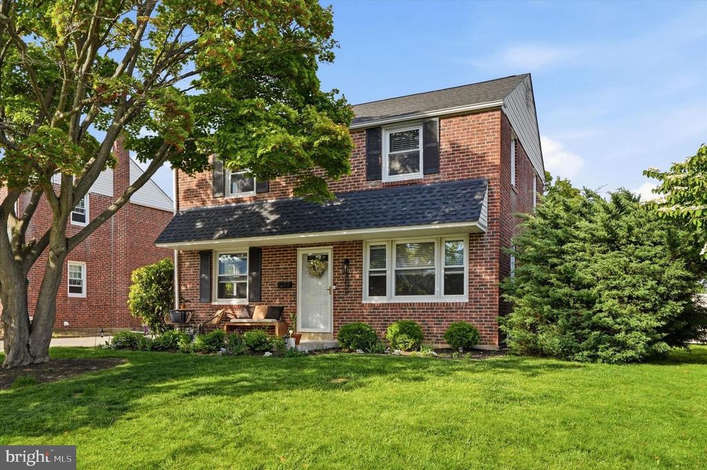 2621 ASHWOOD DR, Havertown, PA 19083