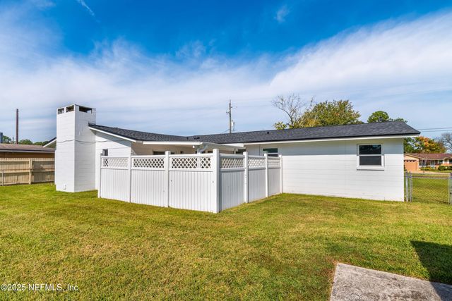 5676 FLAGSTAFF Road, Jacksonville, FL 32207