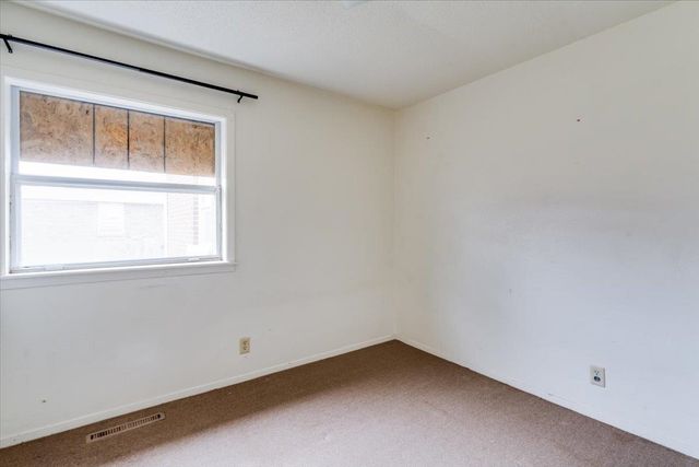 1607 E Catalina St, Wichita, KS 67216
