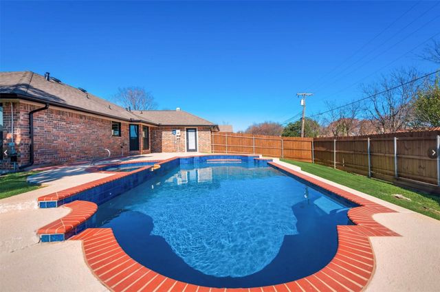 171 Wildwood Drive, Desoto, TX 75115