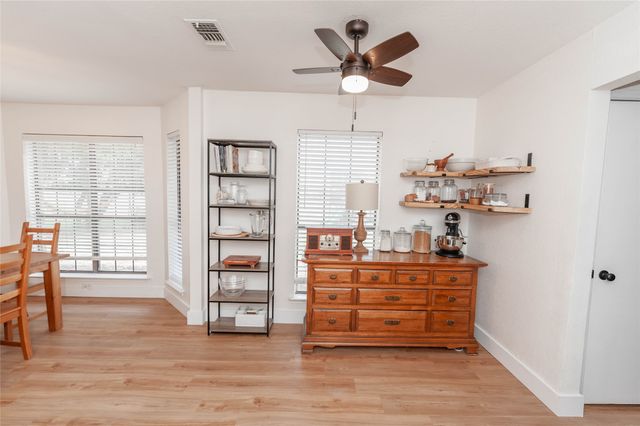 112 Deborde Circle, Red Oak, TX 75154