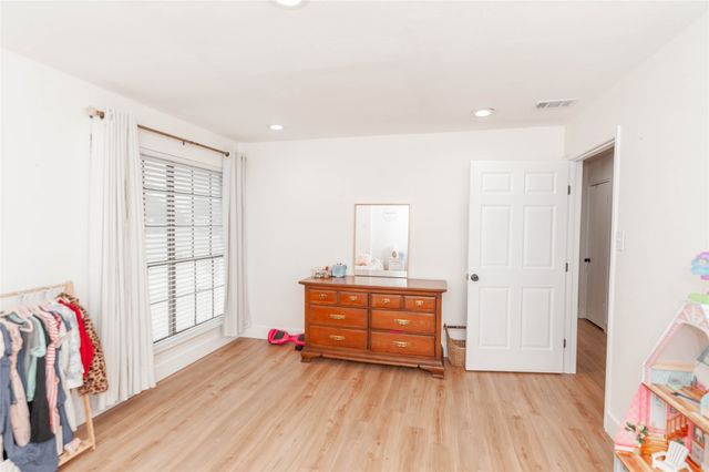 112 Deborde Circle, Red Oak, TX 75154