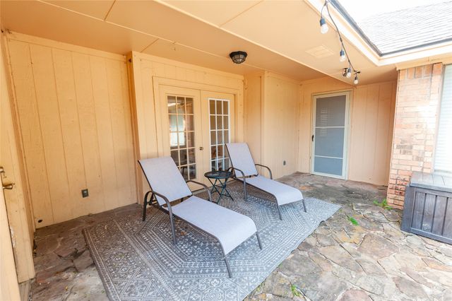 112 Deborde Circle, Red Oak, TX 75154
