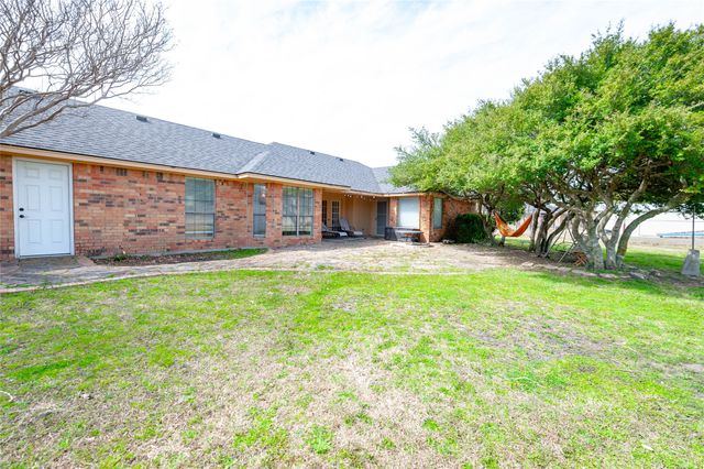 112 Deborde Circle, Red Oak, TX 75154