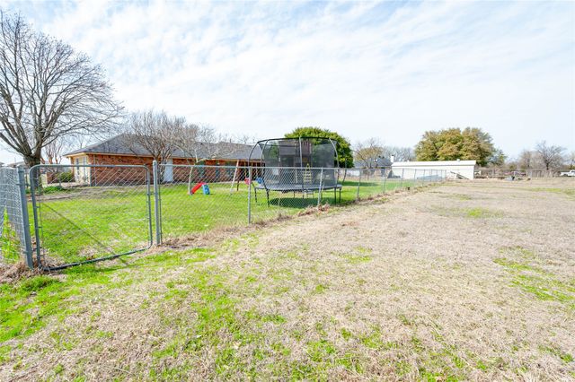 112 Deborde Circle, Red Oak, TX 75154