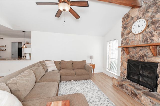 112 Deborde Circle, Red Oak, TX 75154