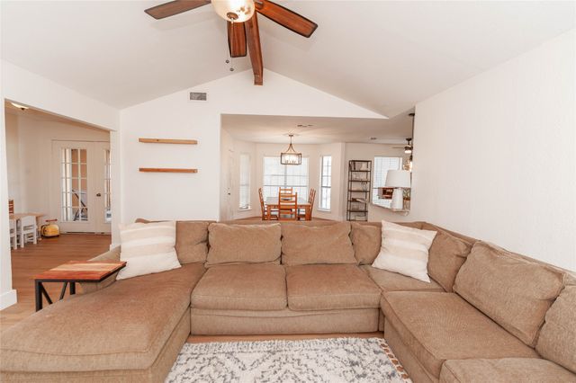 112 Deborde Circle, Red Oak, TX 75154