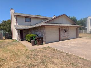 1201 Doreen CT B, Round Rock, TX 78664