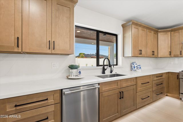 8236 E CAMBRIDGE Avenue, Scottsdale, AZ 85257