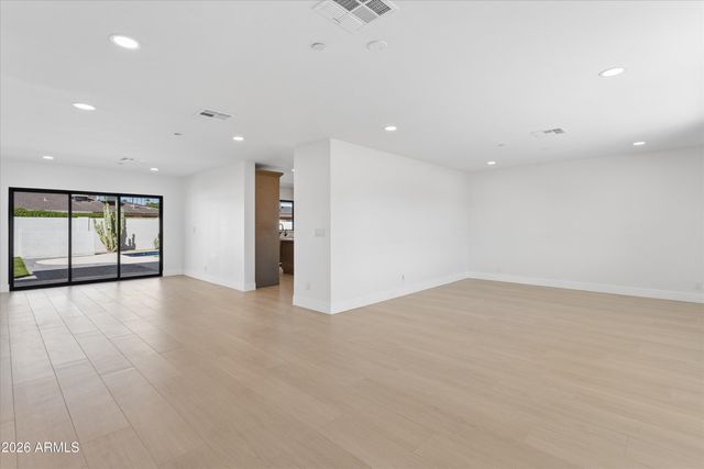 8236 E CAMBRIDGE Avenue, Scottsdale, AZ 85257