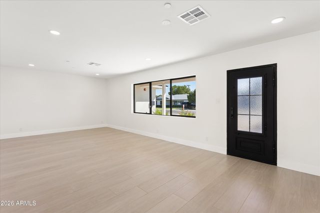 8236 E CAMBRIDGE Avenue, Scottsdale, AZ 85257