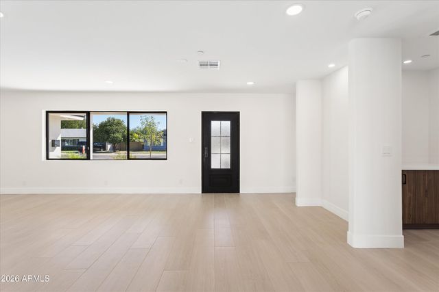 8236 E CAMBRIDGE Avenue, Scottsdale, AZ 85257