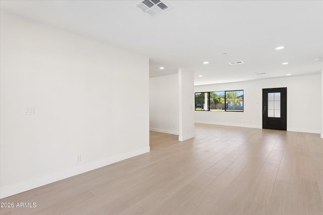 8236 E CAMBRIDGE Avenue, Scottsdale, AZ 85257