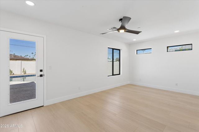 8236 E CAMBRIDGE Avenue, Scottsdale, AZ 85257