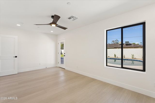 8236 E CAMBRIDGE Avenue, Scottsdale, AZ 85257