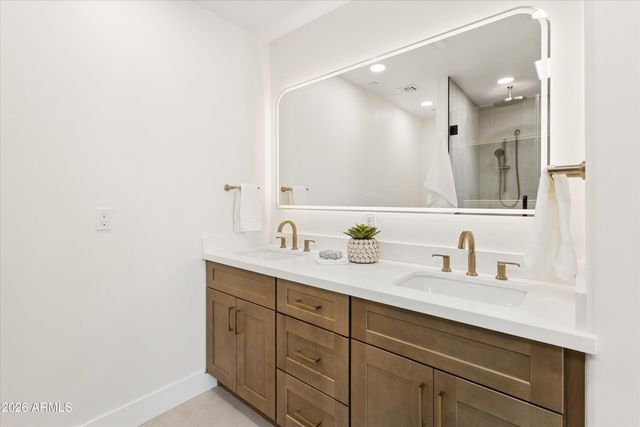 8236 E CAMBRIDGE Avenue, Scottsdale, AZ 85257