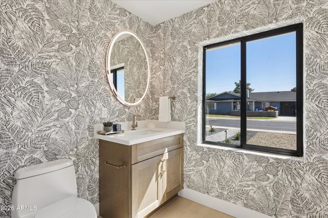 8236 E CAMBRIDGE Avenue, Scottsdale, AZ 85257
