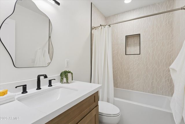 8236 E CAMBRIDGE Avenue, Scottsdale, AZ 85257