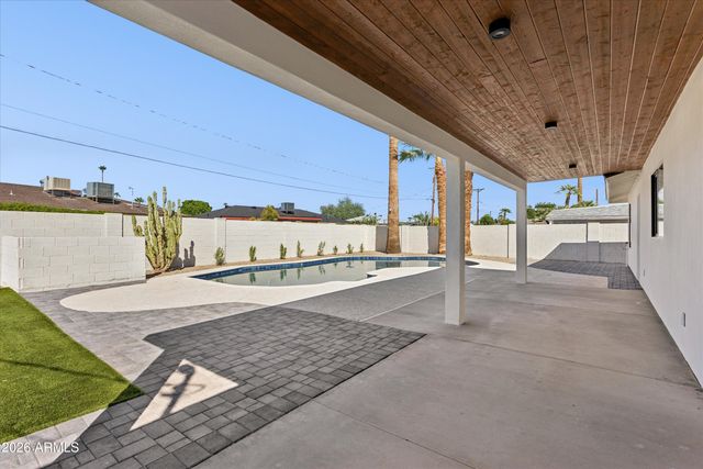 8236 E CAMBRIDGE Avenue, Scottsdale, AZ 85257