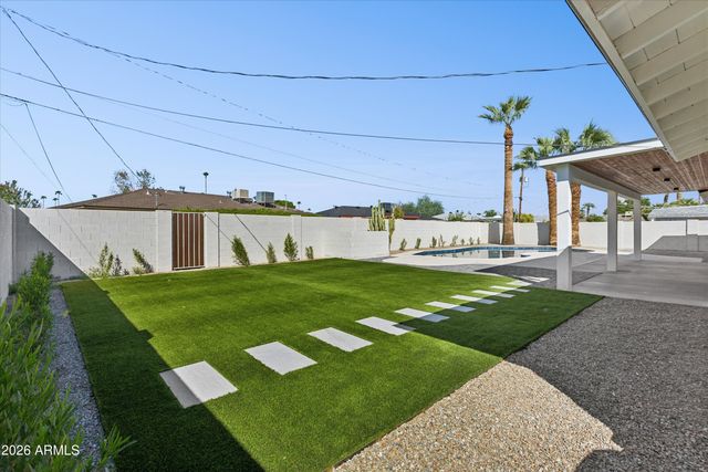 8236 E CAMBRIDGE Avenue, Scottsdale, AZ 85257