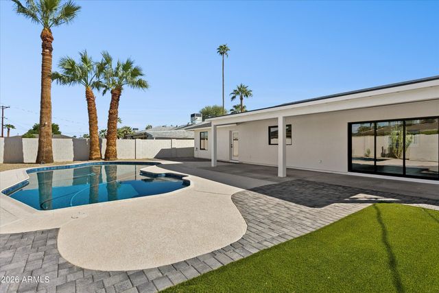 8236 E CAMBRIDGE Avenue, Scottsdale, AZ 85257