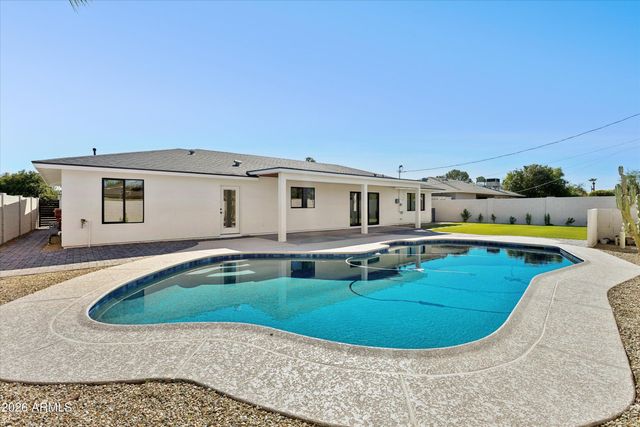 8236 E CAMBRIDGE Avenue, Scottsdale, AZ 85257