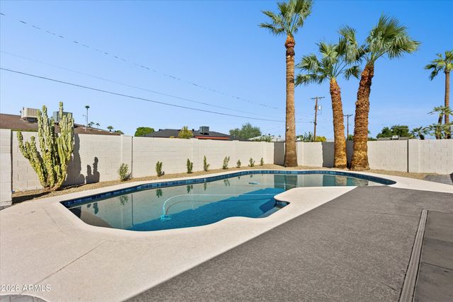 8236 E CAMBRIDGE Avenue, Scottsdale, AZ 85257